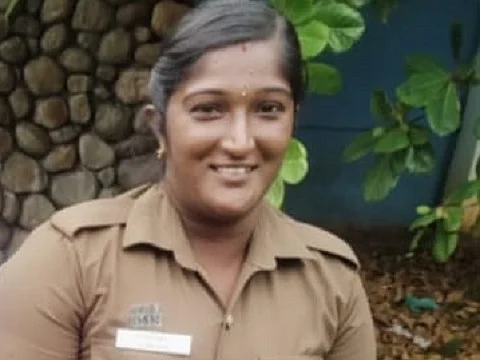 `போலீஸ் ஸ்டேஷனில் பைக்குகளைத் திருடியது ஏன்?’ - கூடங்குளம் பெண் காவலர் வாக்குமூலம்
