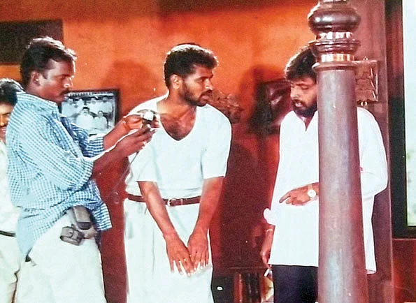 சினிமா விகடன் : “வடிவேலு இன்னொரு கமல்ஹாசன்!”