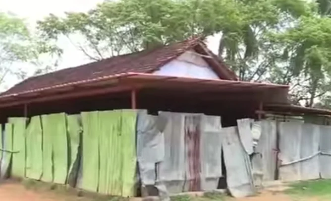 சினேகா படிக்கும் ஸ்கூலின் அவல நிலை