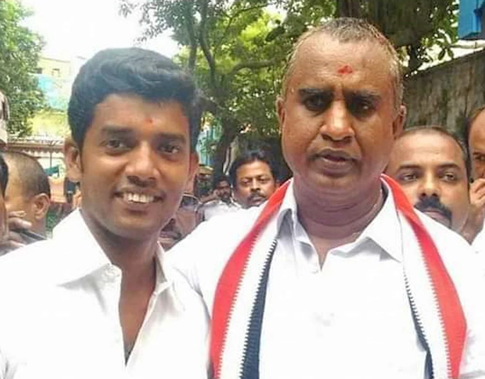 அமைச்சர் வேலுமணியுடன் அருளானந்தம்