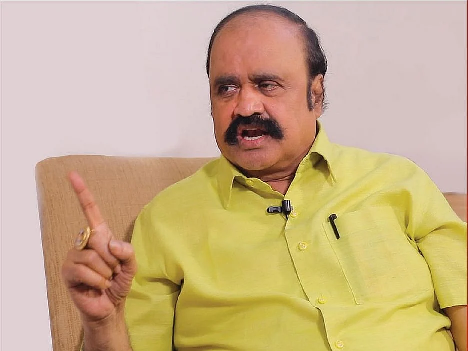 '12 மணி நேரமா பால் காய்ச்சினார்..?' - அ.தி.மு.க-விலிருந்து புகழேந்தி நீக்கப்பட்டதன் பின்னணி என்ன?