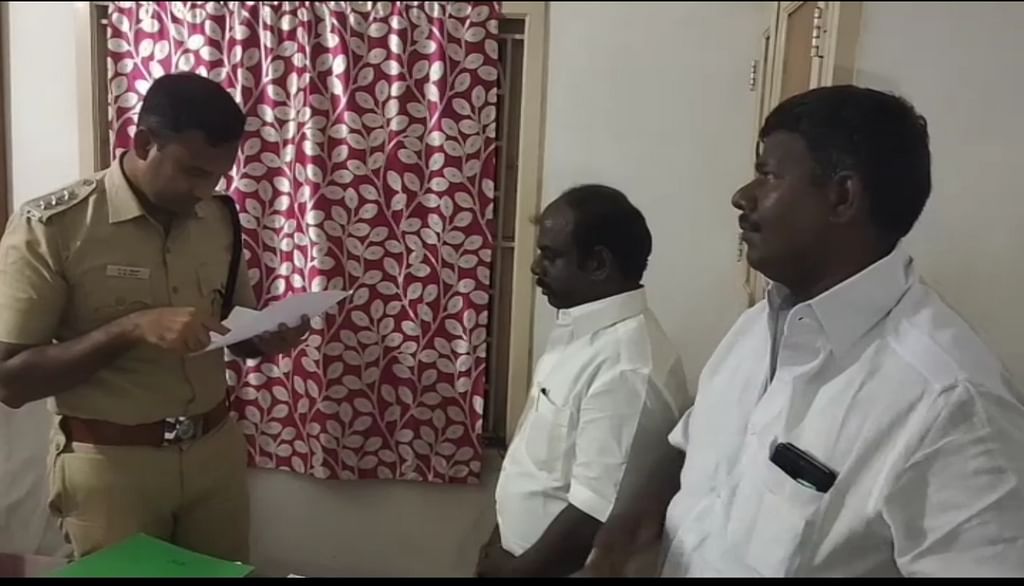 டி.எஸ்.பி அருணிடம் புகார் கொடுத்த பழனி