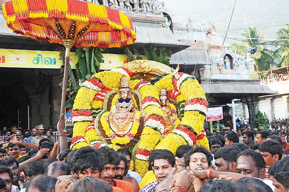 ஆன்மாக்களைக் குளிர்விக்கும் அண்ணாமலை தீர்த்தவாரி!