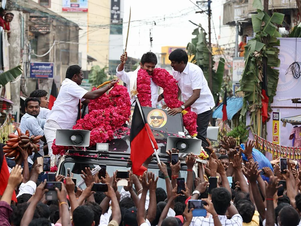 `பகிரங்கமாகச் சொல்கிறேன்; பாலியல் வழக்கில் பொள்ளாச்சி ஜெயராமனின் மகனுக்குத் தொடர்பு!' - உதயநிதி