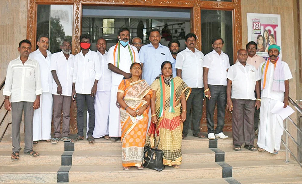 ஆட்சியர் அலுவலகத்தில் கே.பி.கே.ஜெயகுமார்