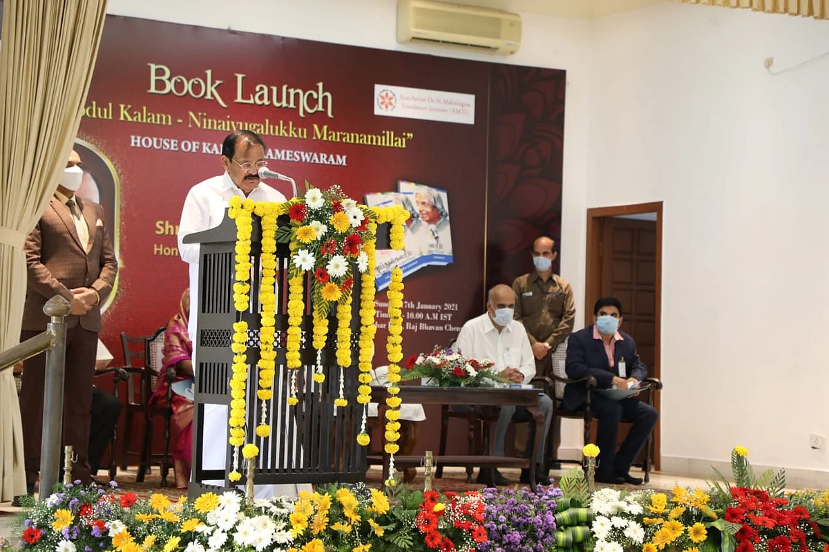 அப்துல் கலாம் புத்தக வெளியீட்டு விழாவில் வெங்கையா நாயுடு.