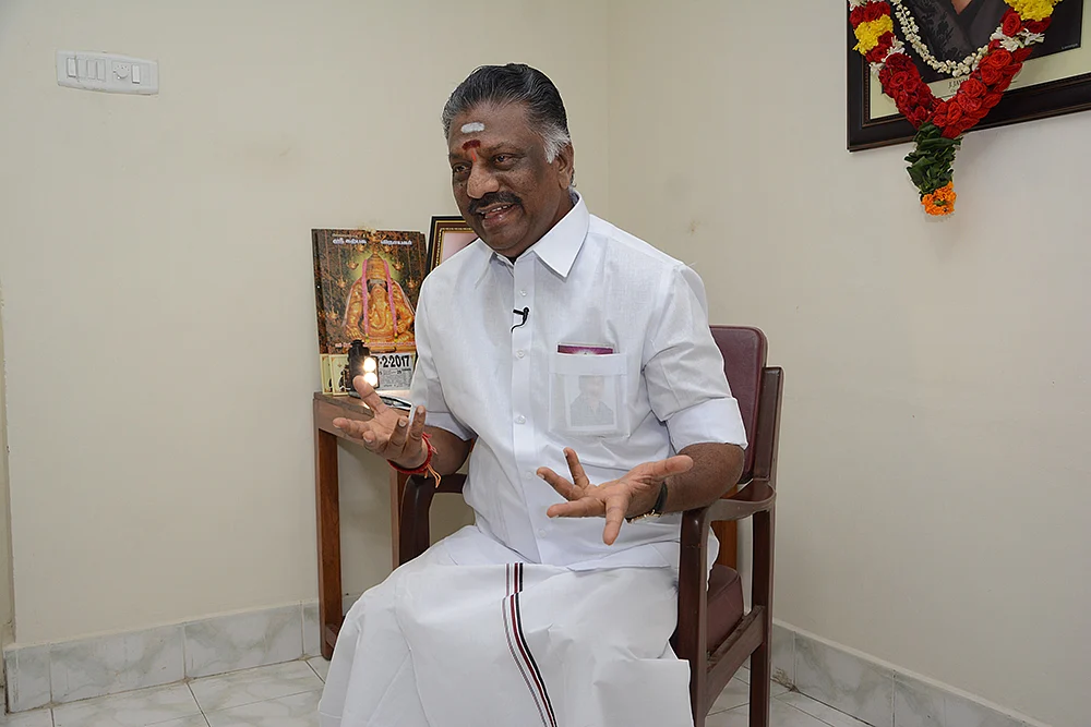 மிஸ்டர் கழுகு: அமித் ஷா ஆப்சென்ட்... ஆடிட்டர் அப்செட்!