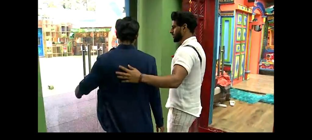 முதல் 'அன்பு' ஃபைனலிஸ்ட் சோம்... உள்ளுக்குள்ள ஒரு புது லவ் ட்ராக் ஓடுதே..! பிக்பாஸ் – நாள் 97