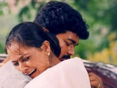 துள்ளாத மனமும் துள்ளும்
