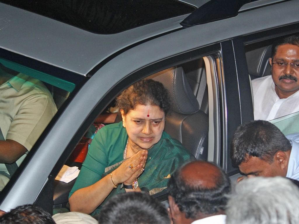 உறவுகள் தொடர்கதை... சங்கடத்தில் சசிகலா!