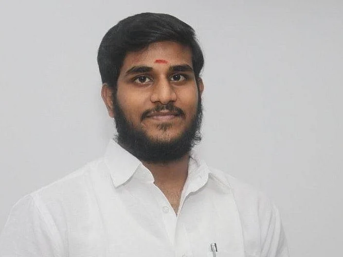 `அழுத்தம் கொடுத்த ராமதாஸுக்கு நன்றி..!’ - முதல்வர் பெயரைத் தவிர்த்த காடுவெட்டி குருவின் மகன்