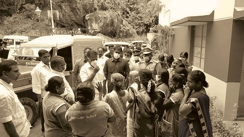 மலைக்கிராம மக்கள்