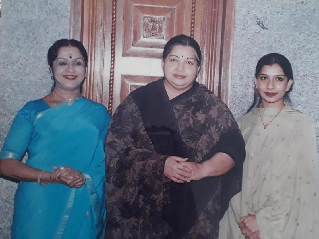 போளி, ஹேர் கட் சீக்ரெட், கிரீட்டிங் கார்டு சர்ப்ரைஸ்... ஜெயலலிதா நினைவுகள் பகிரும் சரோஜா தேவி, சச்சு