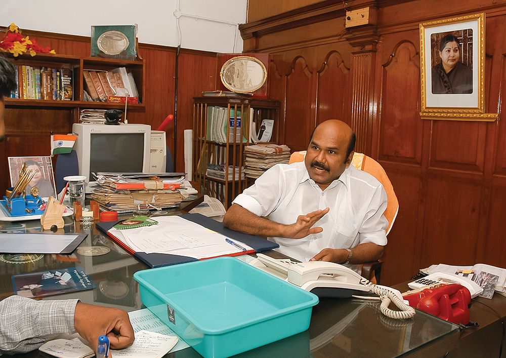 மந்திரி தந்திரி: ஜெயக்குமார்
