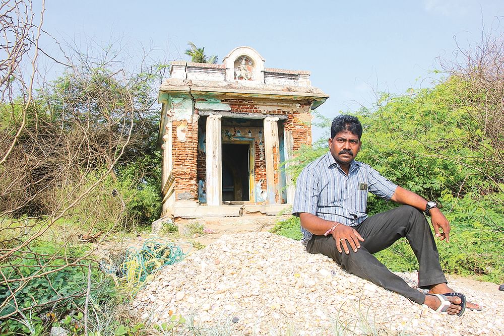 மிஞ்சியிருக்கும் பஜனை கோயிலருகில் துரை.மகேந்திரன்