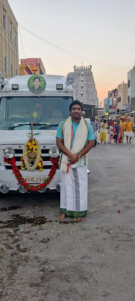 ஓ.பி.எஸ் பிரசார வேன்