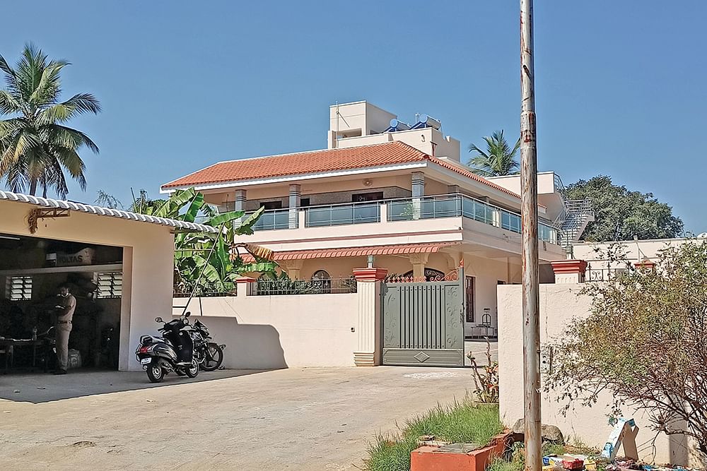 அமைச்சரின் பங்களா