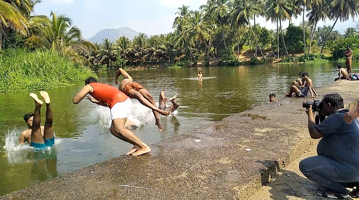 ஆத்துப்பாறை டைவ்