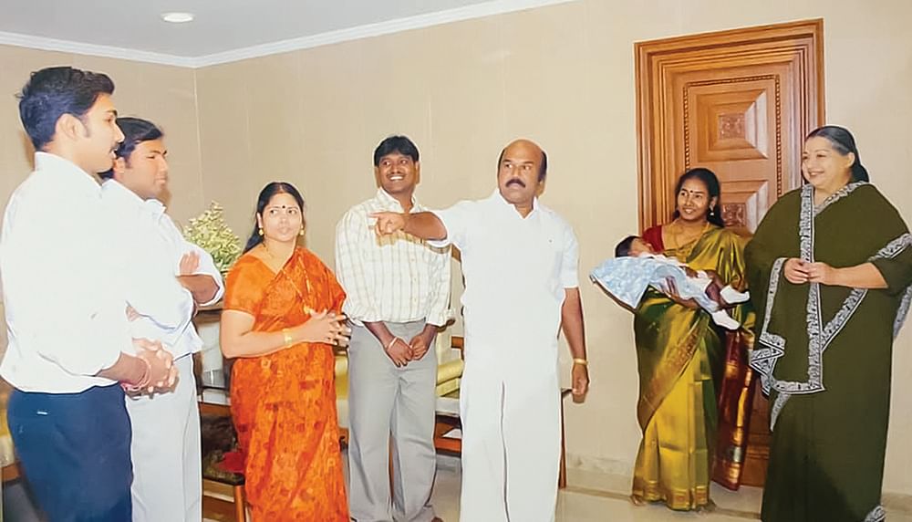 மந்திரி தந்திரி: ஜெயக்குமார்