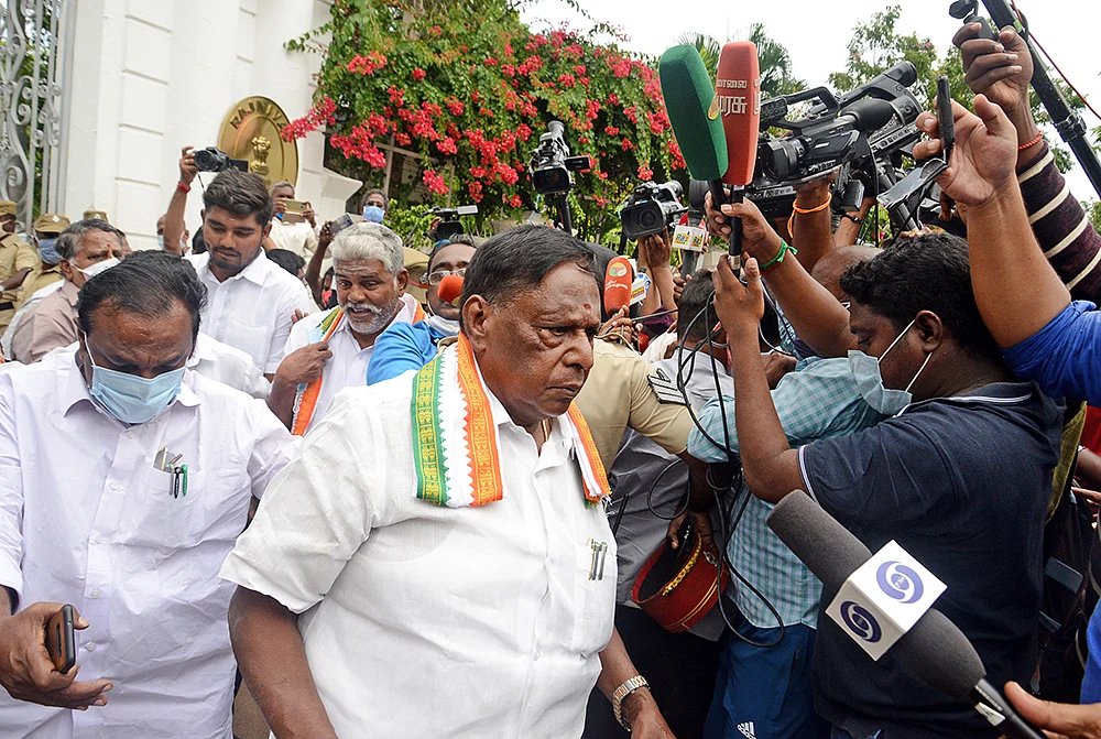 புதுச்சேரி ஆட்சி கவிழ பா.ஜ.க மட்டுமா காரணம்?