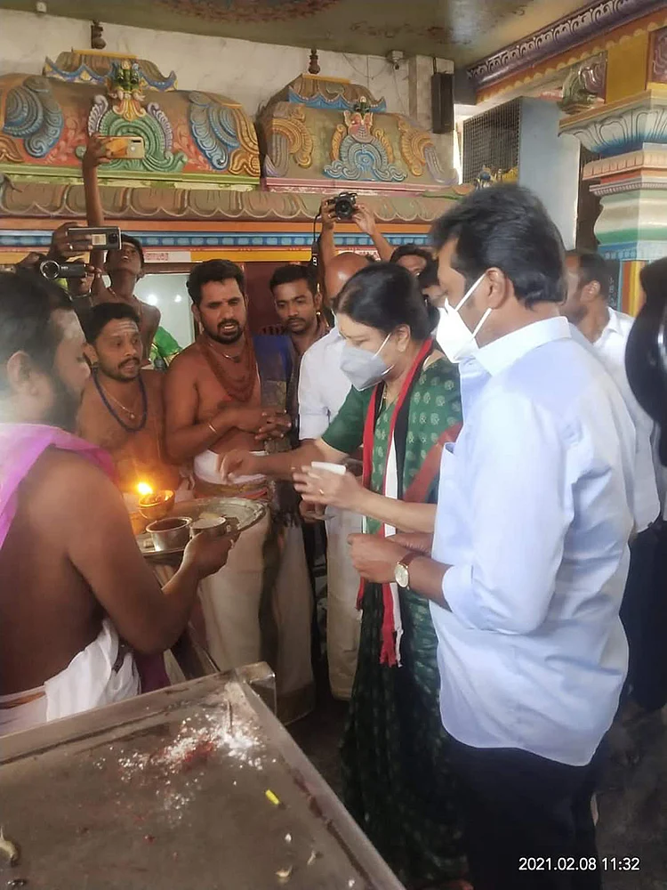 “வதம் செய்வேன்!” - புது ஆயுதம் எடுக்கும் சசி...