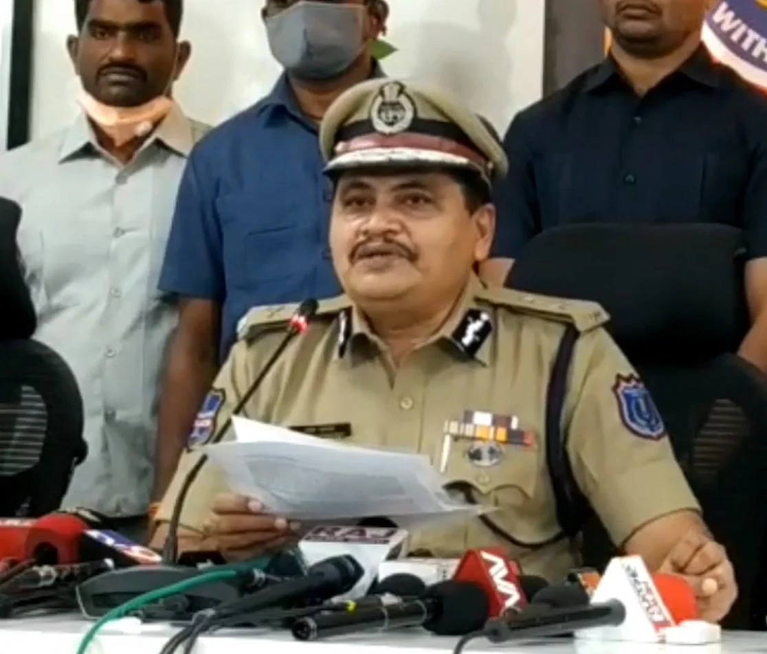 காவல்துறை ஆணையர் மகேஷ் பகவத்
