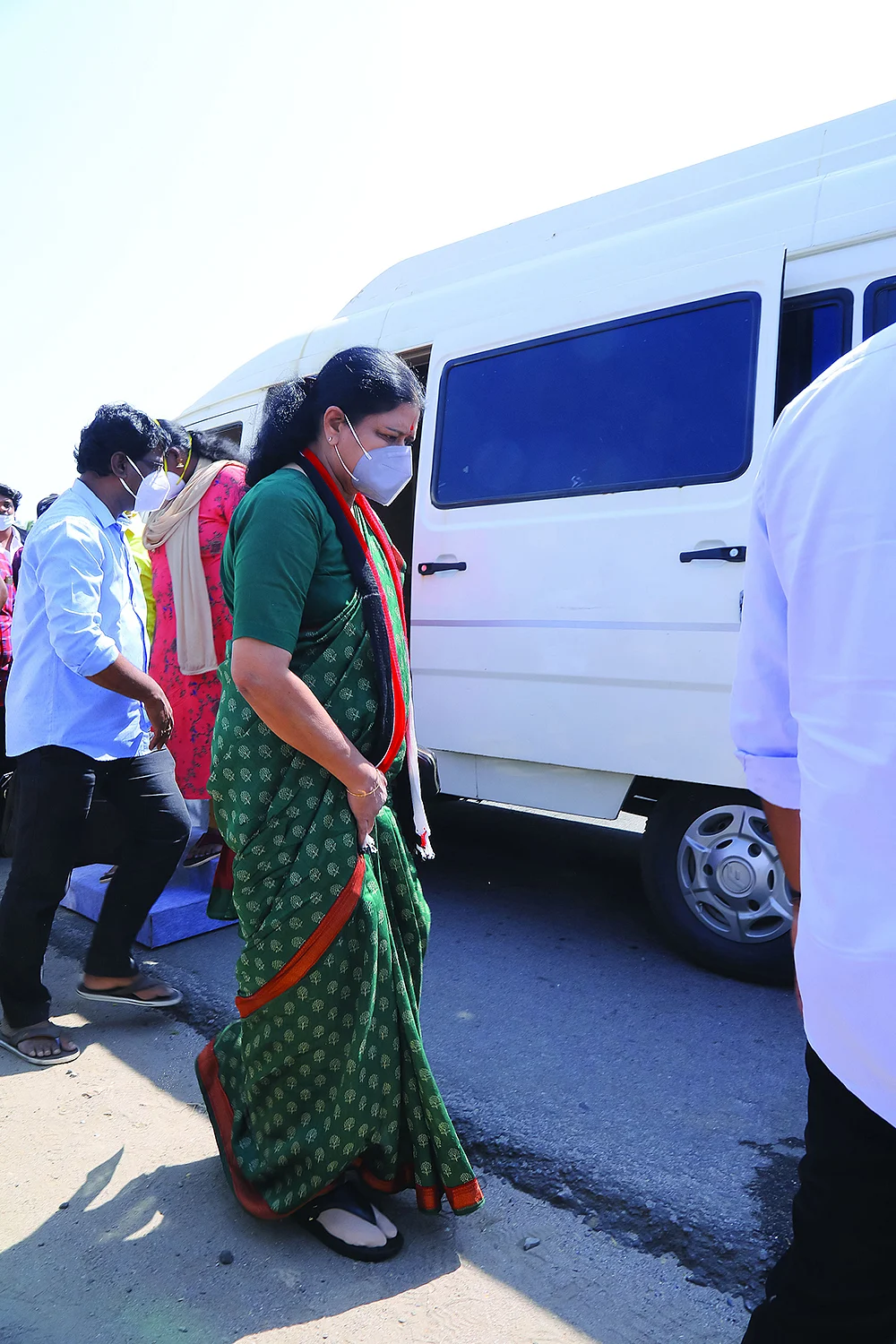 திரும்ப வந்துட்டேன்னு சொல்லு!