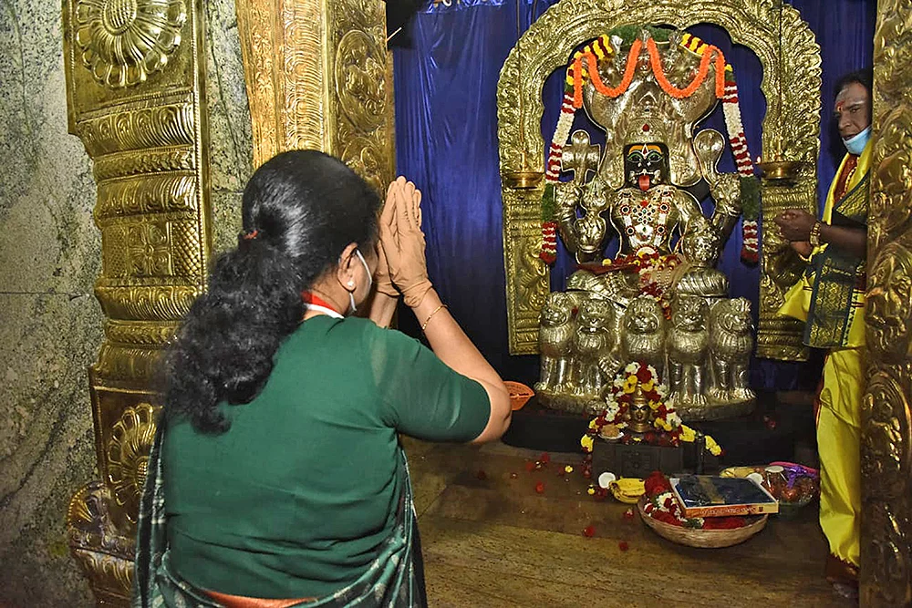 “வதம் செய்வேன்!” - புது ஆயுதம் எடுக்கும் சசி...