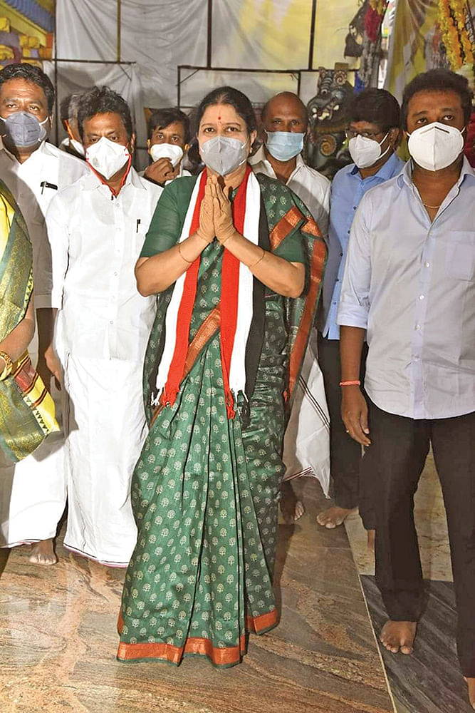இடறிய எடப்பாடி... டபுள் கேம் பன்னீர்!