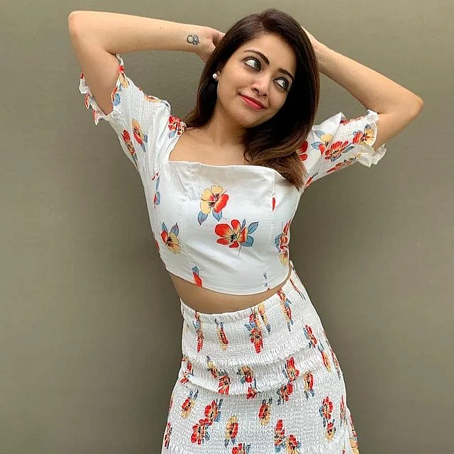 ஜனனி ஐயர்