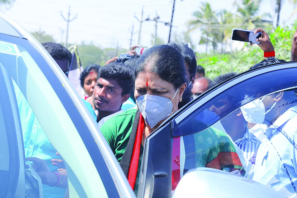 திரும்ப வந்துட்டேன்னு சொல்லு!