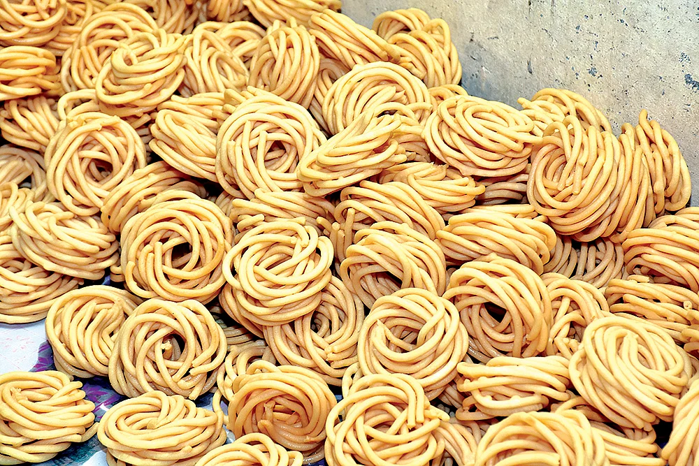 மனசுல இருந்த காயத்தையெல்லாம்
பலகாரமா சுட்டுத் தள்ளிட்டேன்!