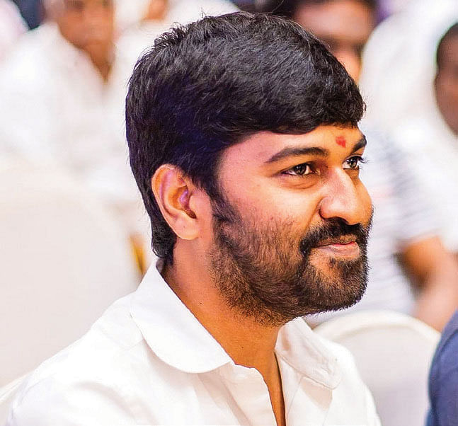 நிழல் அமைச்சராக மகன் பிரவீன் குமார்