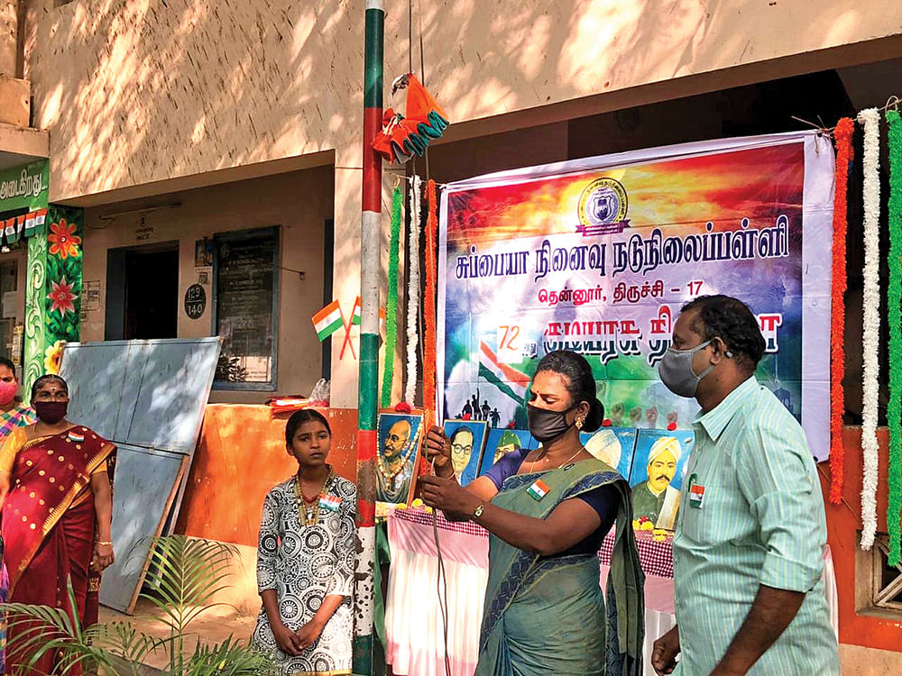 தலைமை ஆசிரியர் ஜீவானந்தன்