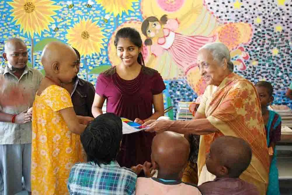 அக்காவின் பிறப்பே அபூர்வமானதுதான்! - சாந்தாவின் நினைவுகள் பகிரும் தங்கை சுசீலா