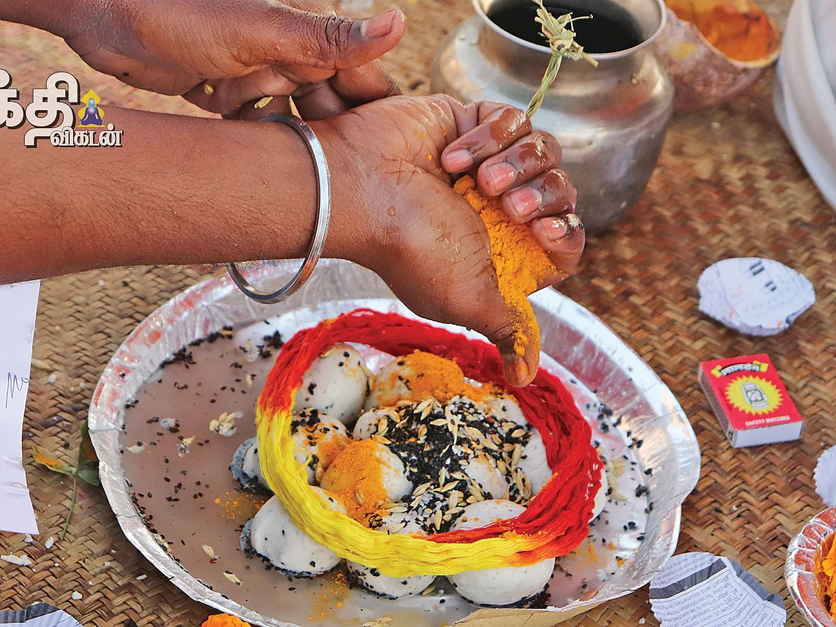 மஹாளய அமாவாசை: `இறந்துபோன நண்பனுக்கும் பித்ரு கடன் செய்யலாமா?' - சில கேள்விகளும் விளக்கங்களும்!