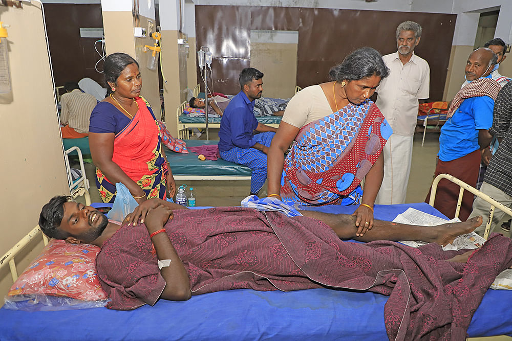 “இவன இங்கேயே தீ வெச்சு எரிங்கடா...” - இளைஞரைக் கட்டிவைத்து தாக்கிய கும்பல்