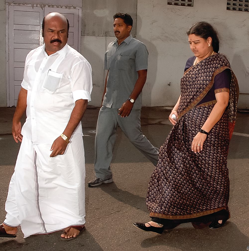 மந்திரி தந்திரி: ஜெயக்குமார்