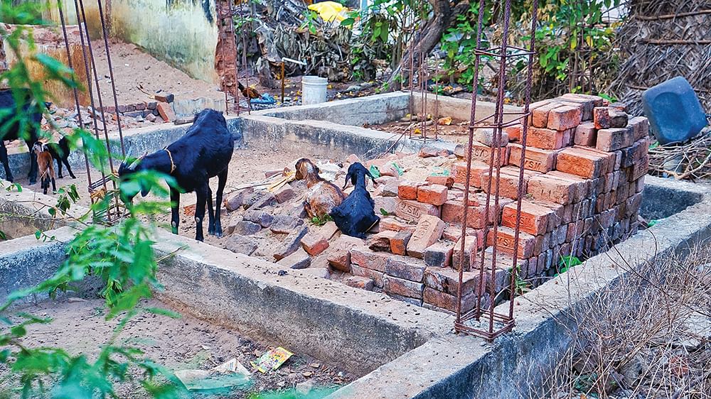 முழுமையடையாமல் இருக்கும் வீடுகள்