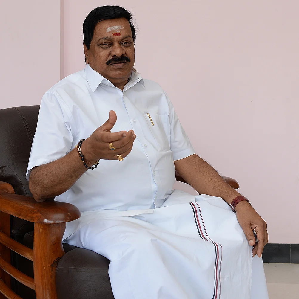சசிகலா பற்றிய உண்மைகளைச் சொல்வது பன்னீரின் தனிப்பட்ட உரிமை!