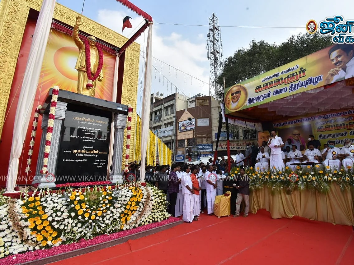 மதுரை: அனுமதி கேட்ட அழகிரி... முந்திய தி.மு.க! -கருணாநிதி சிலையைத் திறந்துவைத்த ஸ்டாலின்