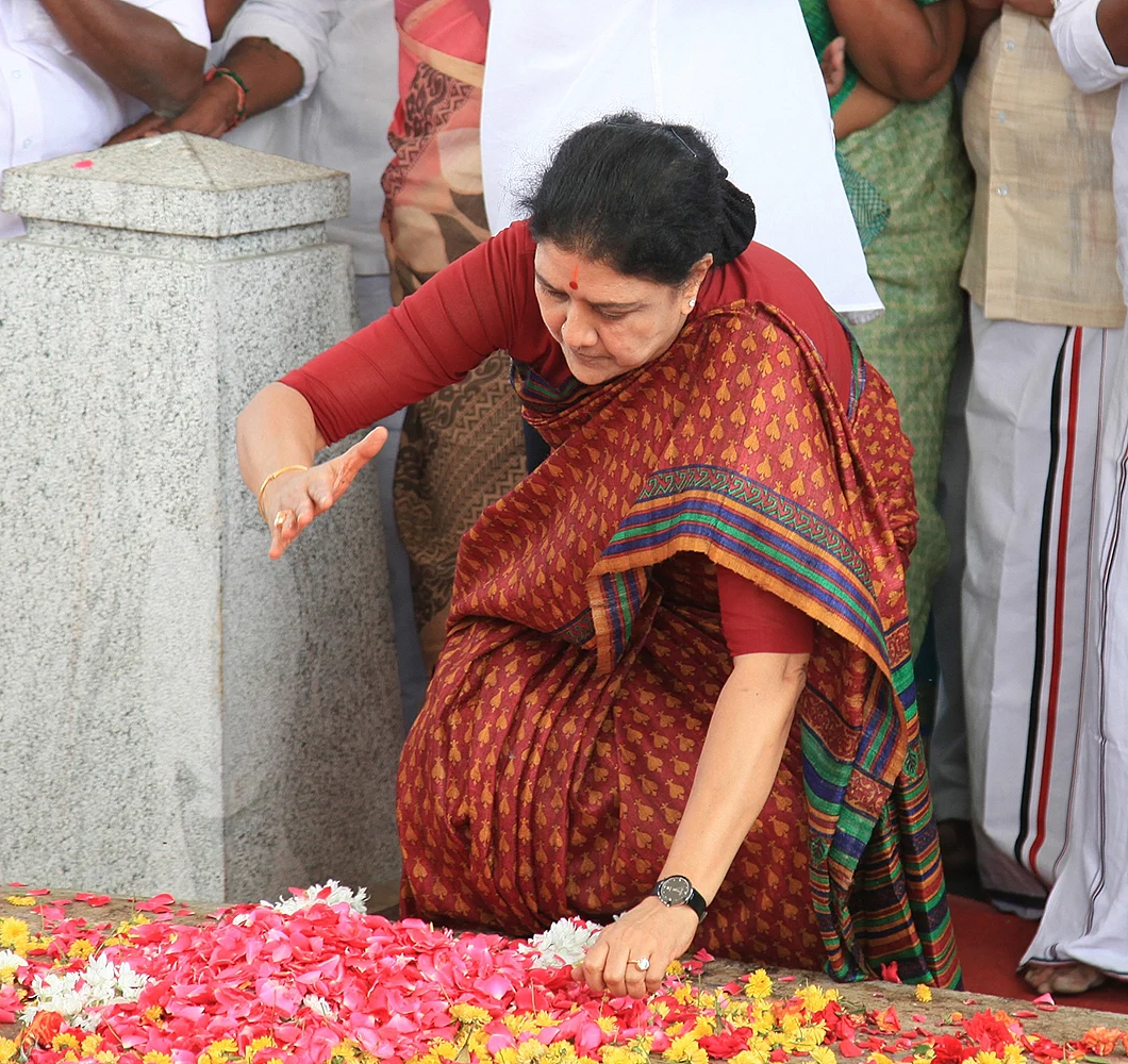 “வதம் செய்வேன்!” - புது ஆயுதம் எடுக்கும் சசி...