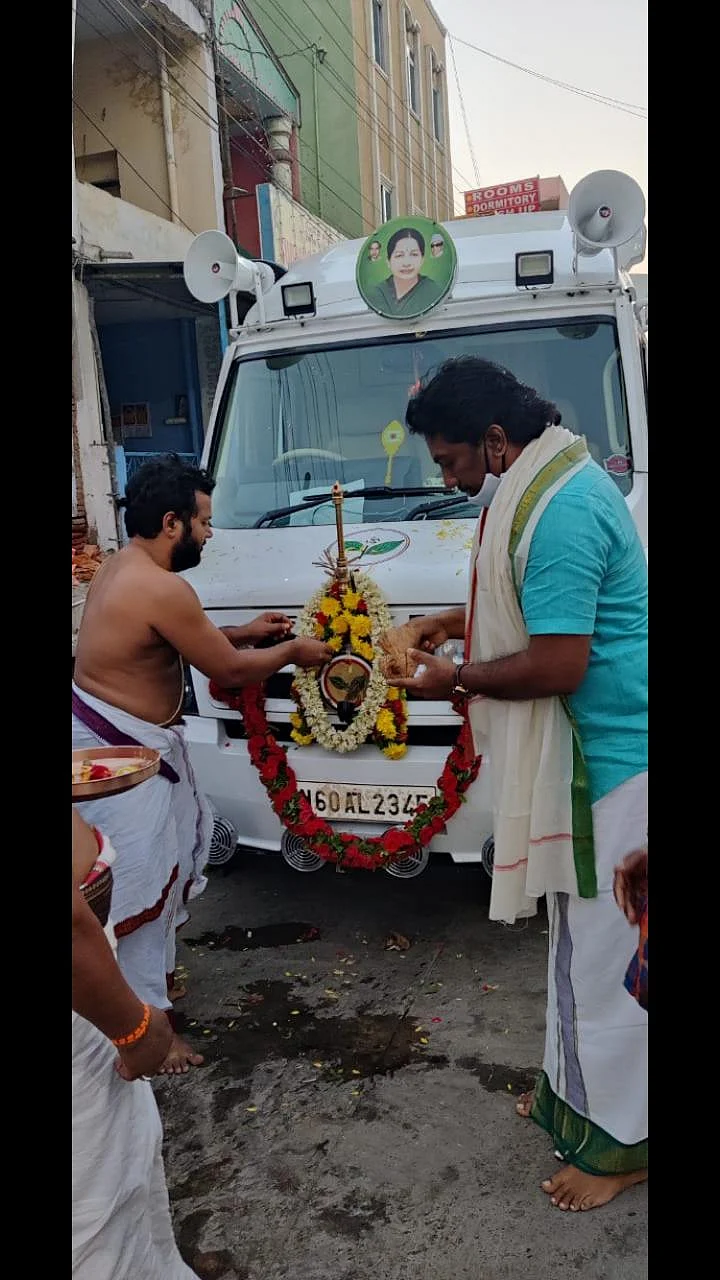 ஓ.பி.எஸ் பிரசார வேன்