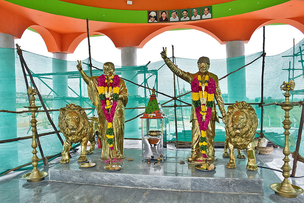 மந்திரி தந்திரி: ஆர்.பி.உதயகுமார்