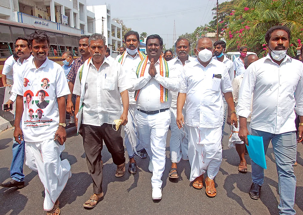 குமரியில் பறக்கப்போவது யார் கொடி?