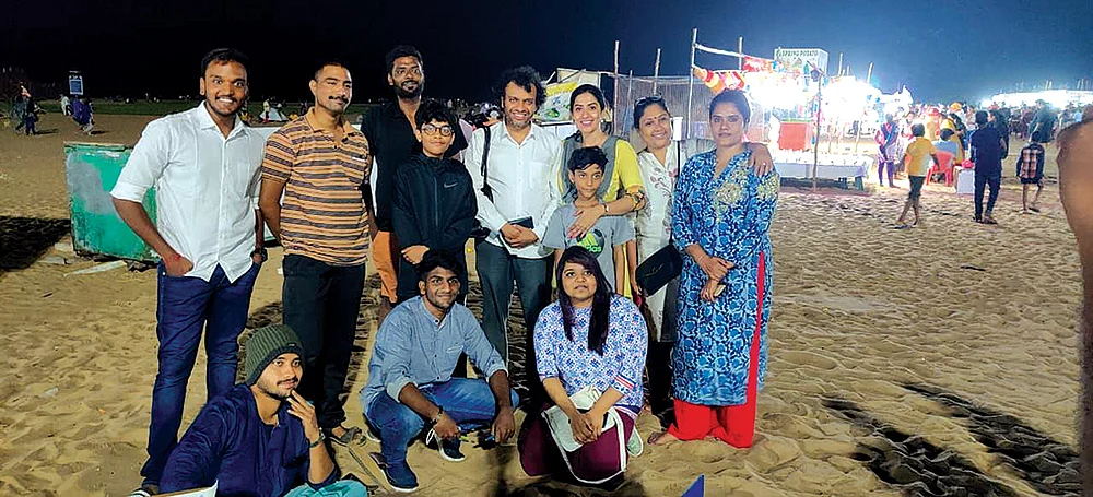 2K kids: கவிதை கேளுங்கள்... எழுதித் தருகிறோம்! - இளம் பட்டாளத்தின் புதிய முயற்சி