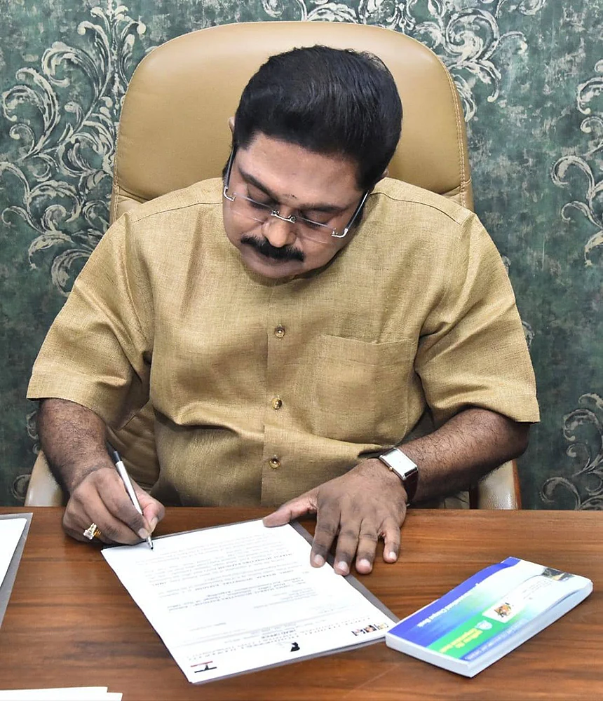 மூன்றாவது அணி... முந்துவது யார்?