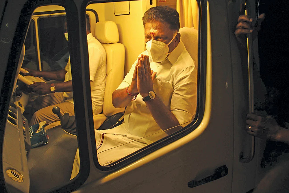 “அ.தி.மு.க மீண்டும் ஒரு குடும்பத்தின் கையில் நிச்சயம் போய்விடாது!”