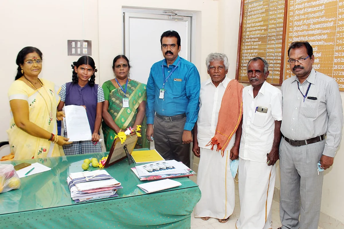 சிவரஞ்சனியை வாழ்த்தும் மகேஸ்வரி