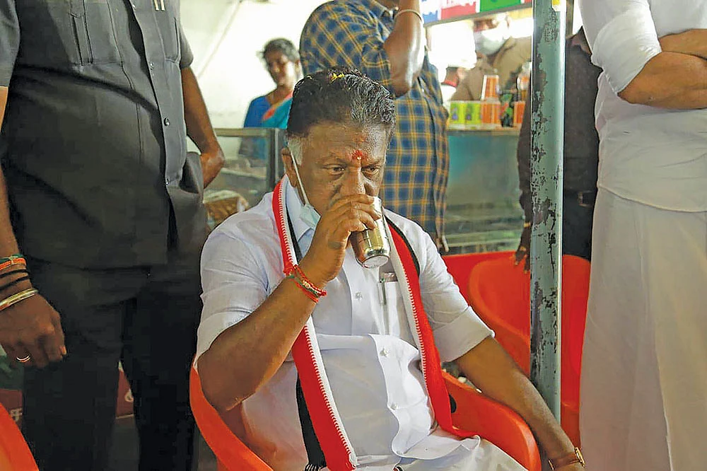 “அ.தி.மு.க மீண்டும் ஒரு குடும்பத்தின் கையில் நிச்சயம் போய்விடாது!”